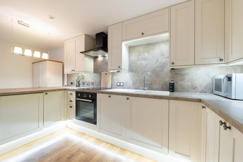 Burlington Place, Shrewsbury. 2 Bedroom, Private Parking, 5 Minutes From Town 외부 사진